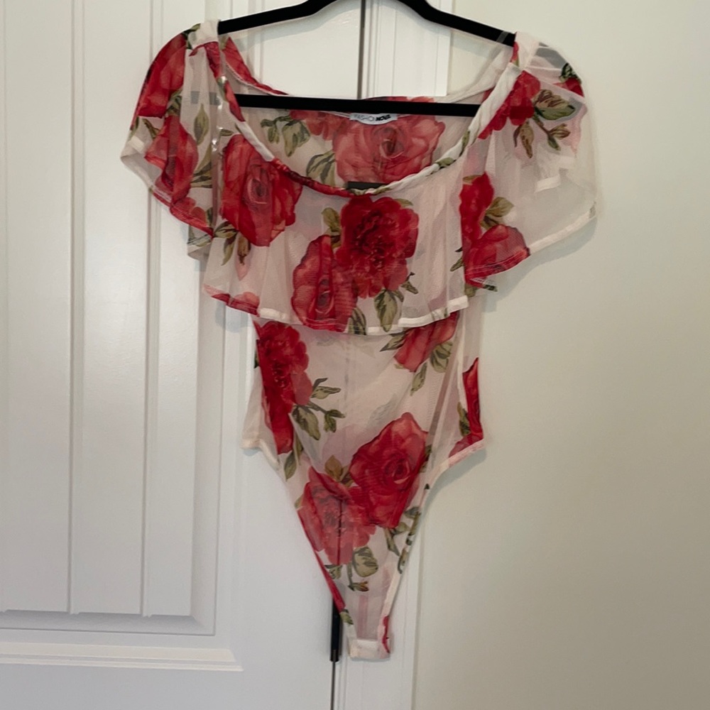 Never worn off the should flower shirt